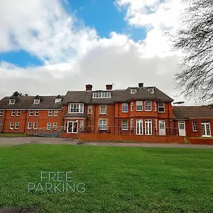 3* Отель Trivelles Gatwick & Airport Parking